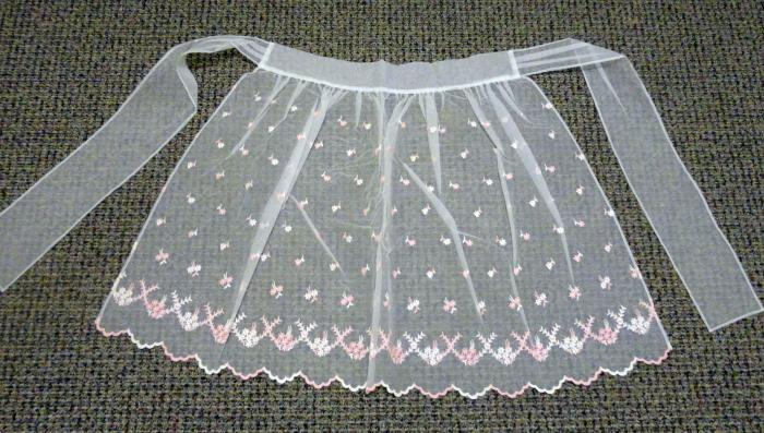 Ladies' White Daisy Kitchen Apron, 1950