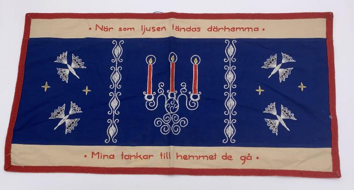Nar Som Ljusen Tandas Därhemma: Wall Hanging
