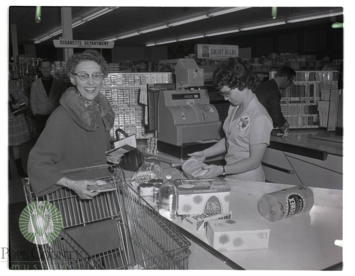 Grand Opening of Super Valu grocery store