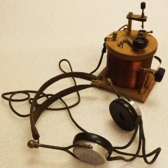 Radio receiver won by Maurice Stans in 1923.