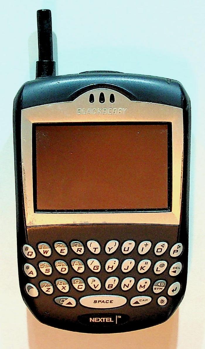 Nextel BlackBerry 7520 is a vintage mobile device 