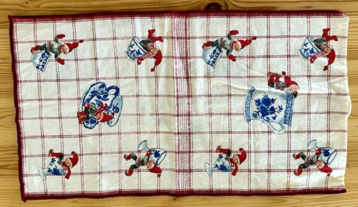 Cotton Towel with Tomtes and Cups: Towel