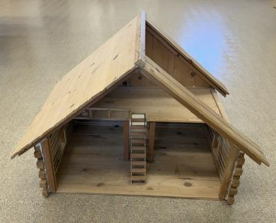 Log Cabin Dollhouse: Dollhouse