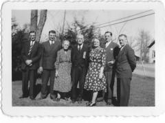 Photo: Hector and Kate Chadwick with Children, 1942