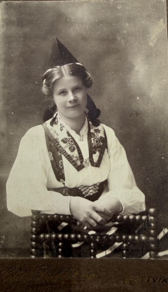 Hilda Dahlström in Rättvik Folkdräkt: Photograph